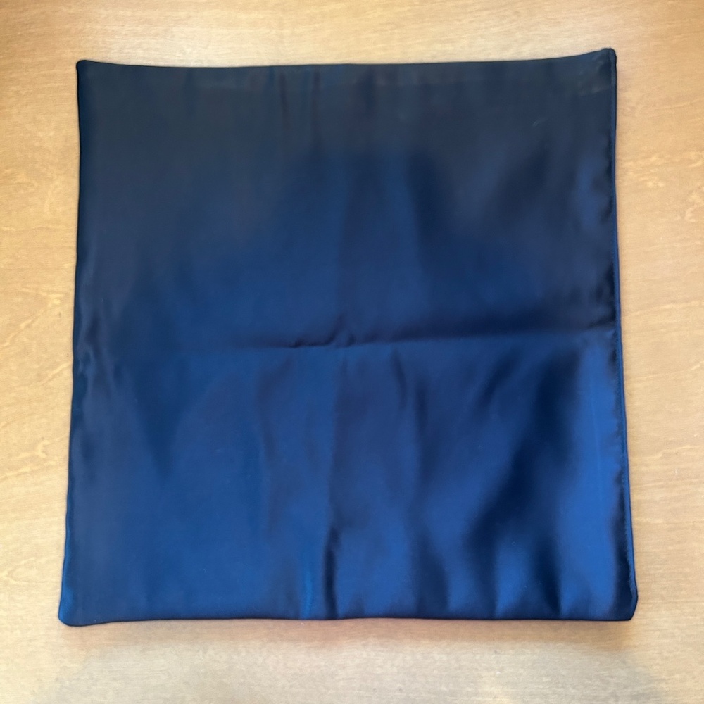 NWOT Silky Square for Display or Acrylic/Plastic Shoe Boxes - Black